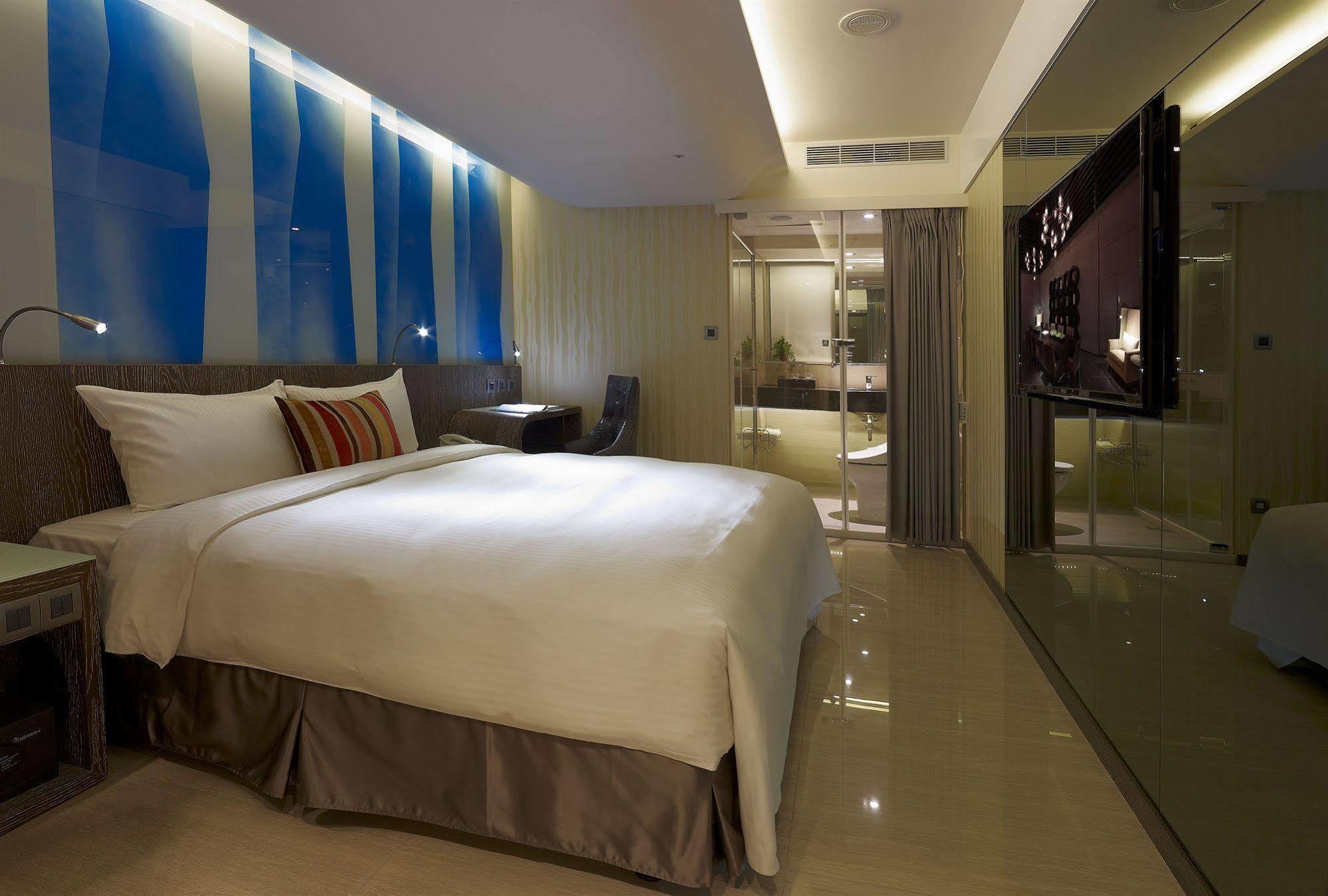 Beauty Hotels - Hotel Bnight-Self Check-In Hotel Тайбэй Экстерьер фото